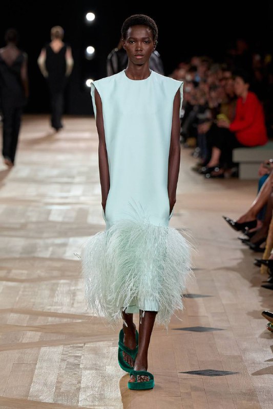 Эти оттенки и формы  Balenciaga в цвете!…