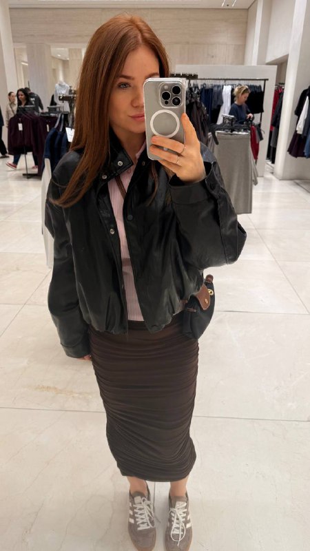 Мой шок в шоке: удивили женские примерочные без света в Zara в Дубае. Чтобы хоть…