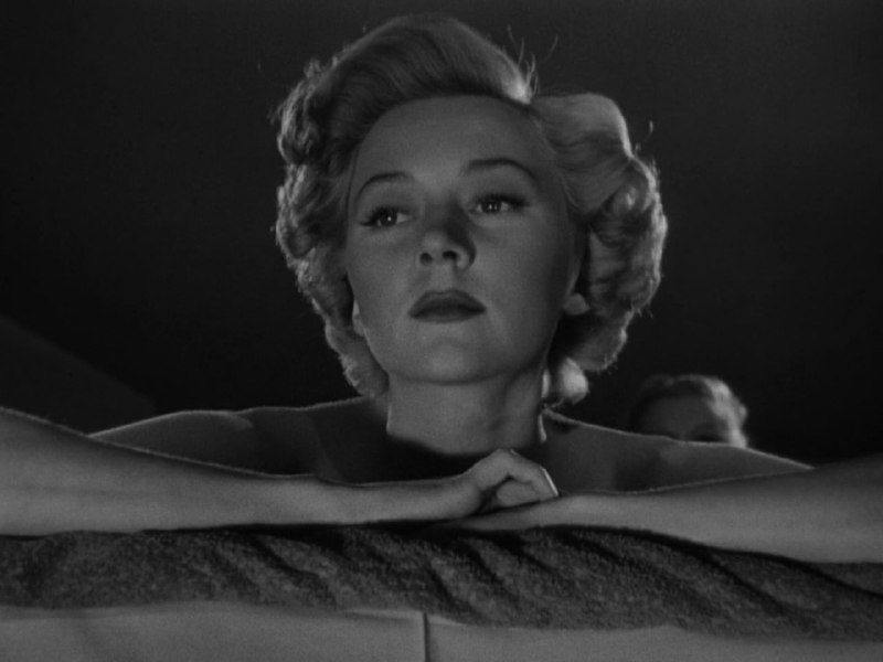 «В укромном месте» / «In a Lonely Place»…